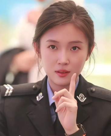 非常漂亮的警花，大家想对她说些什么？
