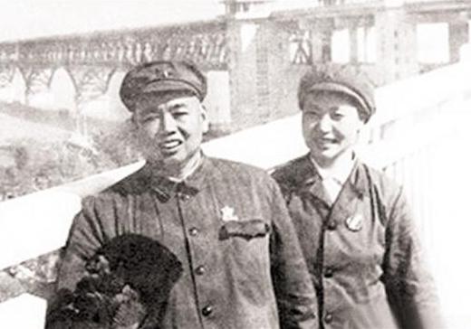 许世友，这位闻名遐迩的军事领袖，不仅以其卓越的指挥能力和战功在中国历史上留下了深