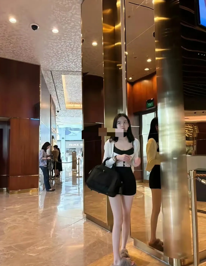 这双鞋有什么特点？几乎所有人的看点都是这双鞋呢