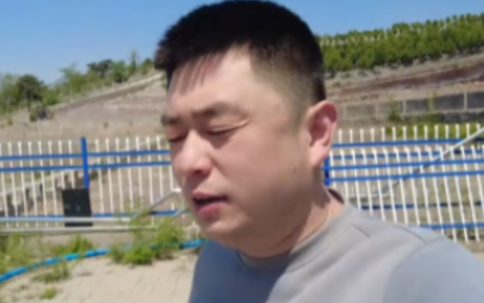 惬意的让人羡慕！今年4月，一34岁的中年男子应聘成为了一名墓地巡逻员，月薪高达1