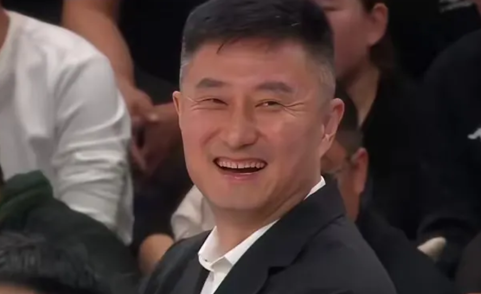 张文逸、张明池哥俩从此开挂？
张明池，上场3分钟，三分1中1，把广东宏远从悬崖下