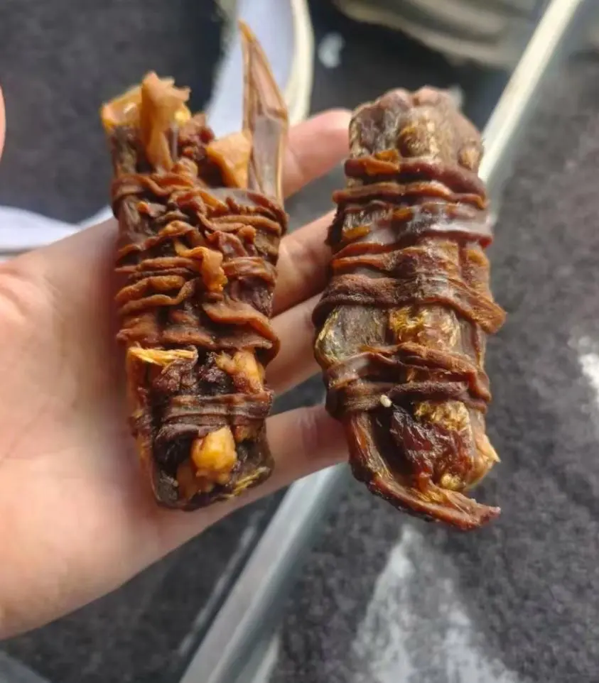 朋友送的特产，有人知道这是什么吗？