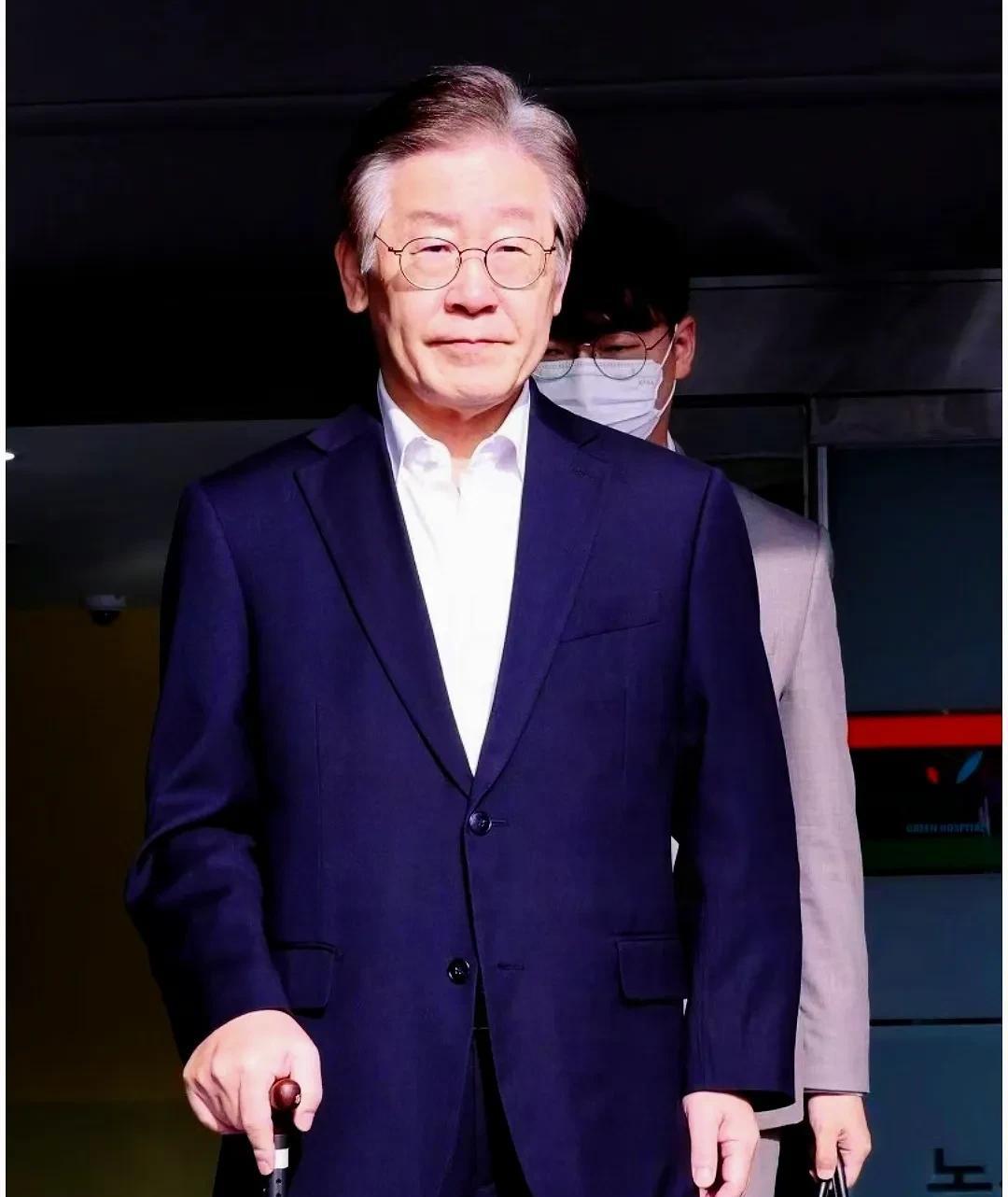 快讯快讯！
李在明本有机会可以胜出的，但他急于功成名就，抛弃了入党时的初心，与民