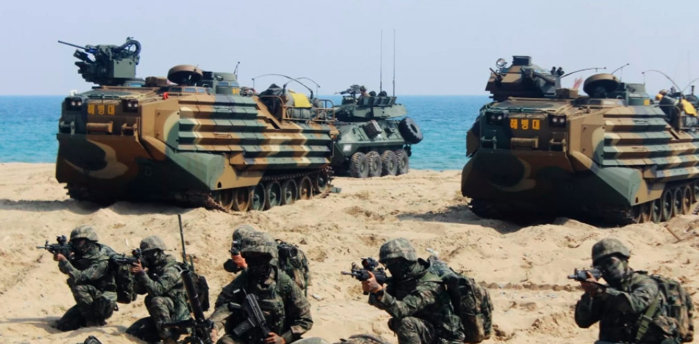 金正恩下令朝鲜人民军做好战争准备，这一消息引发了国际社会的关注。据报道，金正恩观