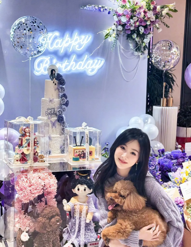 杨紫32岁生日发文感谢！

1. 你们知道吗？就在今天，我们喜爱的杨紫迎来了她的