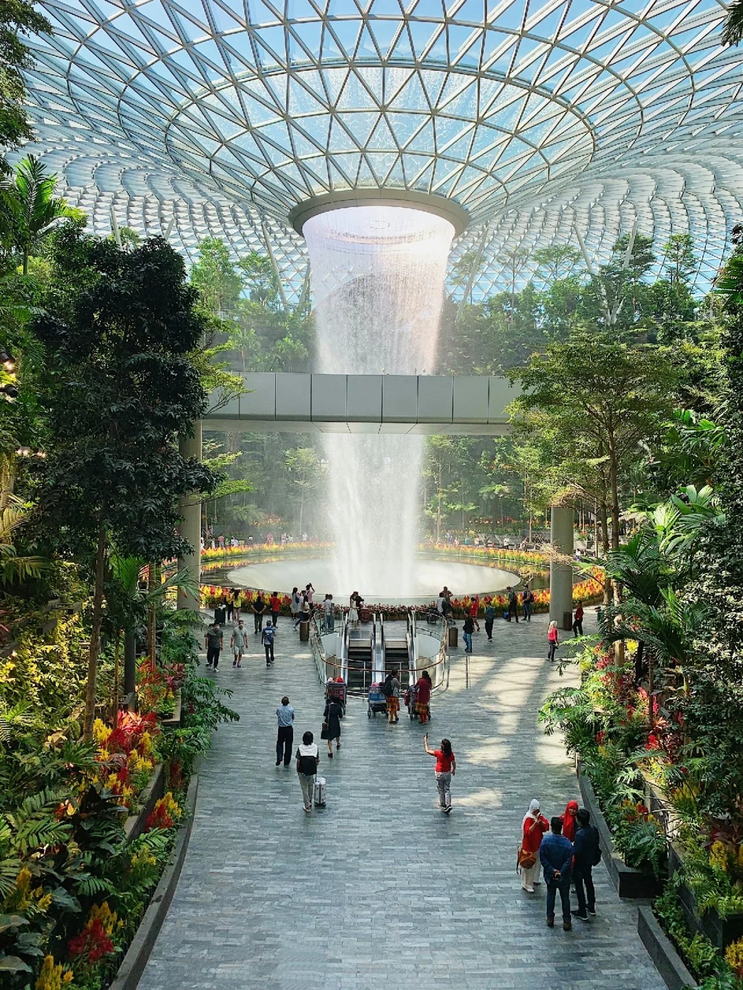 重庆机场计划打造自己的“星耀樟宜”
Jewel Changi(星耀樟宜)由凯德集