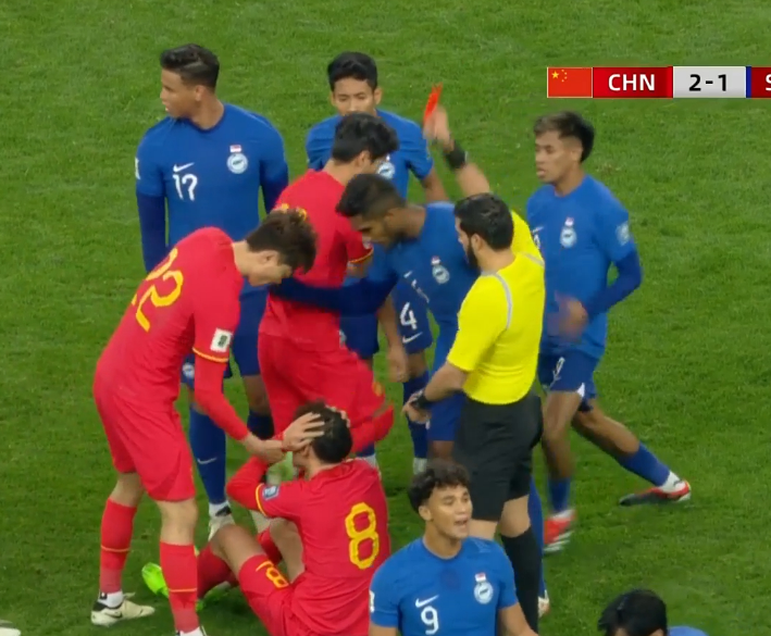 李源一极限1换1，运气也站在国足这边。

在今晚国足和新加坡比赛进行到第79分钟