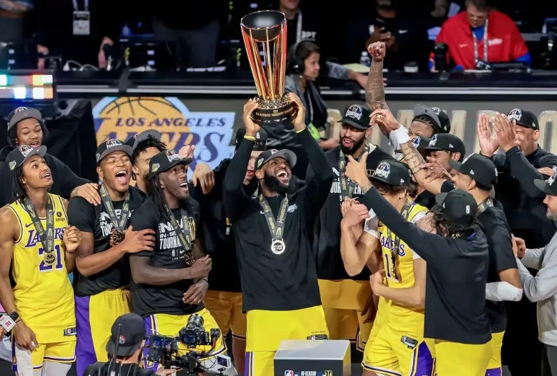 直到看了湖人NBA杯赛被淘汰的新闻，才发现去年季中赛冠军含量在上升！

湖人不敌