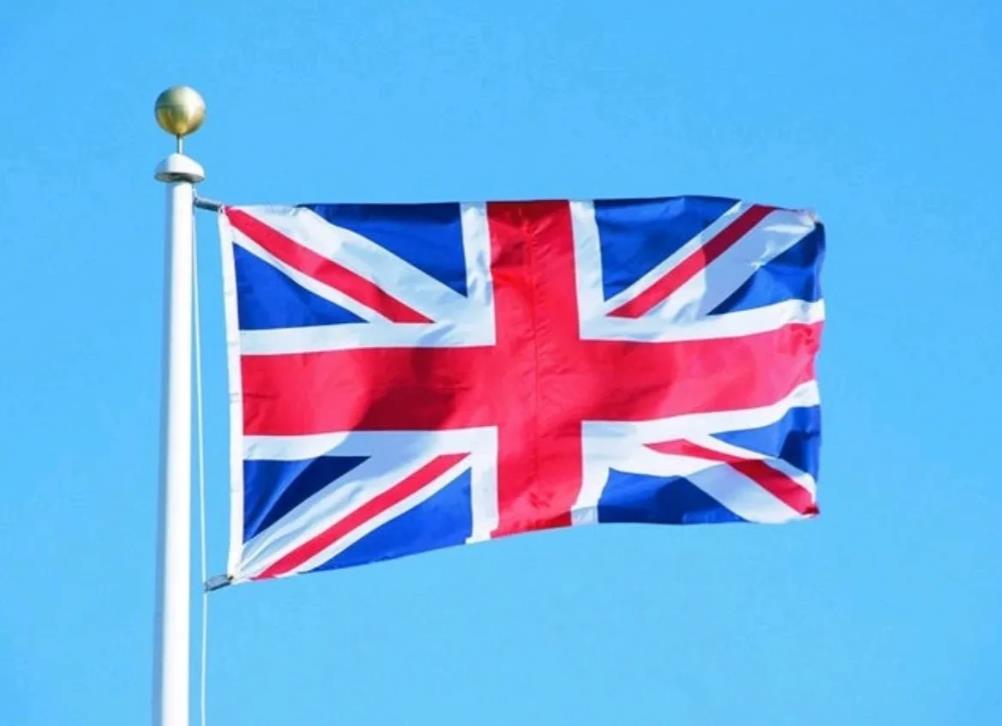 英国看来是已经看准了风向！英国早不出兵，晚不出兵，在美国亮明关于俄乌问题的态度，