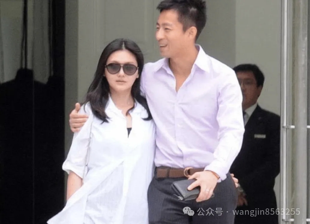 大S走了，汪小菲该成熟了吧！在母亲妹妹身边离世关前夫后夫啥事