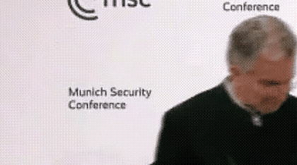 没想到这次慕尼黑安全会议竟出现了巴黎和会的画面。
当真是善恶终有报，天道好轮回。
