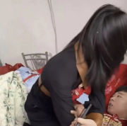 伴娘终于说服了新郎……