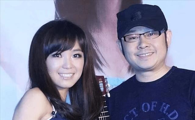 刀郎前妻：丢下40天女儿与富商私奔，丈夫再婚爆红，她却找上门来（刀郎的前妻在台下）-第23张图片-九妖电影