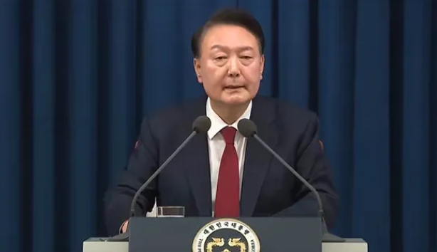 大家先别急着给伊锡悦戒严令风波下定论，此次戒严风波疑点很多：
1.韩国总统伊锡悦