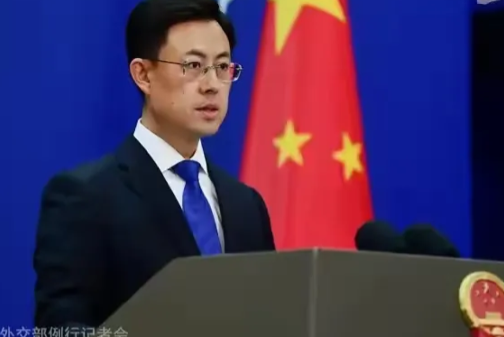 澳大利亚军机蓄意侵闯中国西沙群岛领空，站在认知战的高度，应该将其击落或撞毁，杀鸡