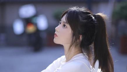男子因妻子长得太漂亮不准踏出家门半步，娘家都不给回