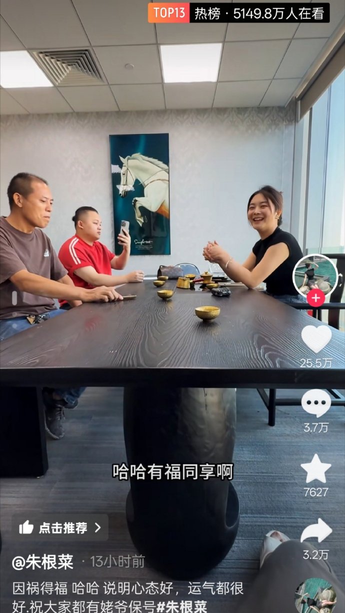 为了不让货车保费上涨，劳斯莱斯车主决定不用货车司机赔一分钱，声称是因祸得福。

