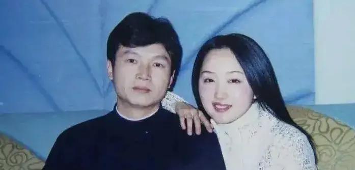 当年，向华胜豪掷300万邀杨钰莹烛光晚餐