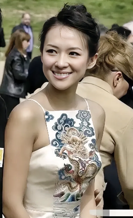 我敢说：章子怡离婚后，凭借着她的名气、颜值，以及成熟女性的魅力，追求她的男人还会