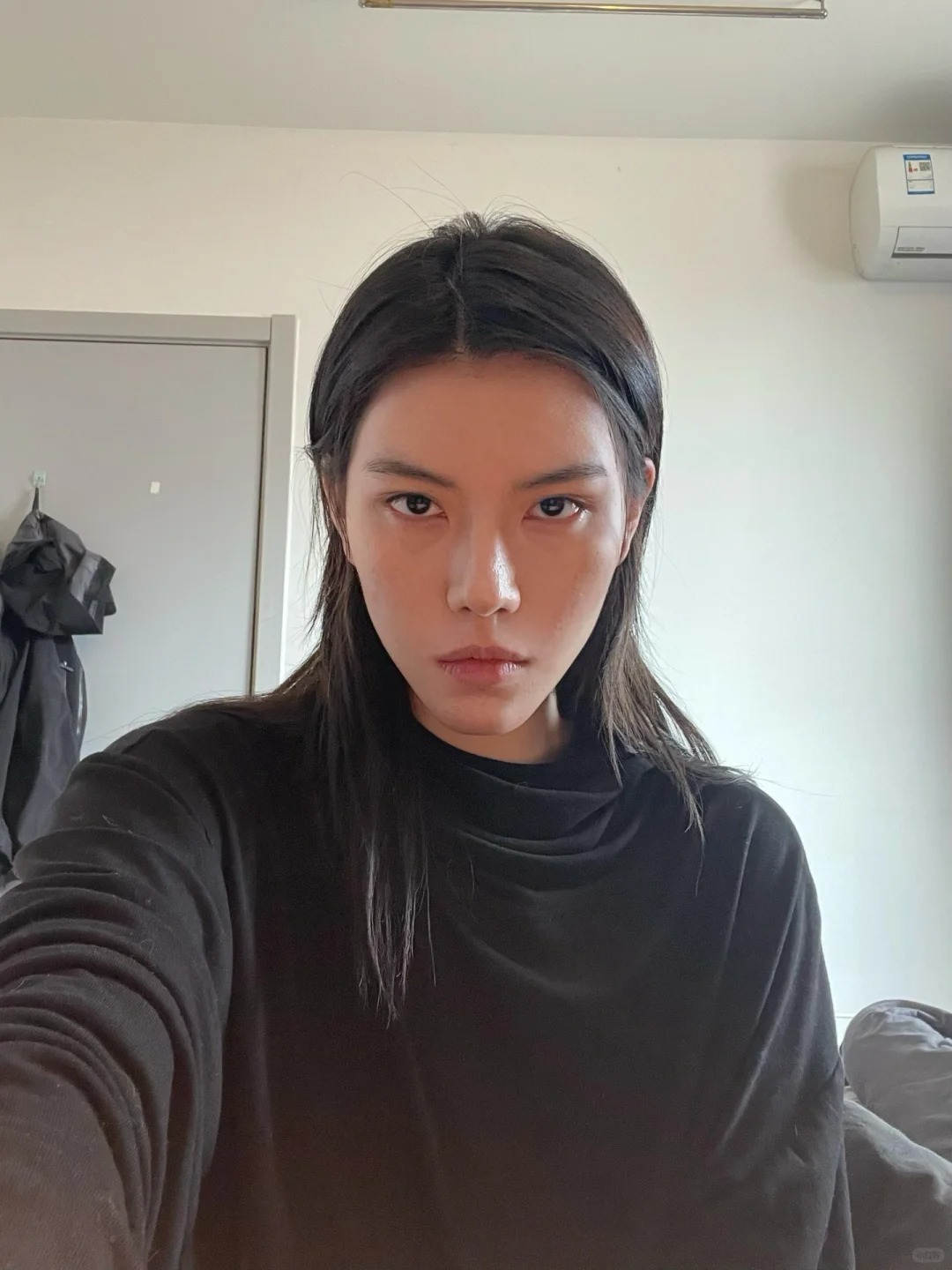 算命的说我看着有帝王之气。。。
姐们就在雍和宫对面吃俩冰激凌的功夫也有算命的来相