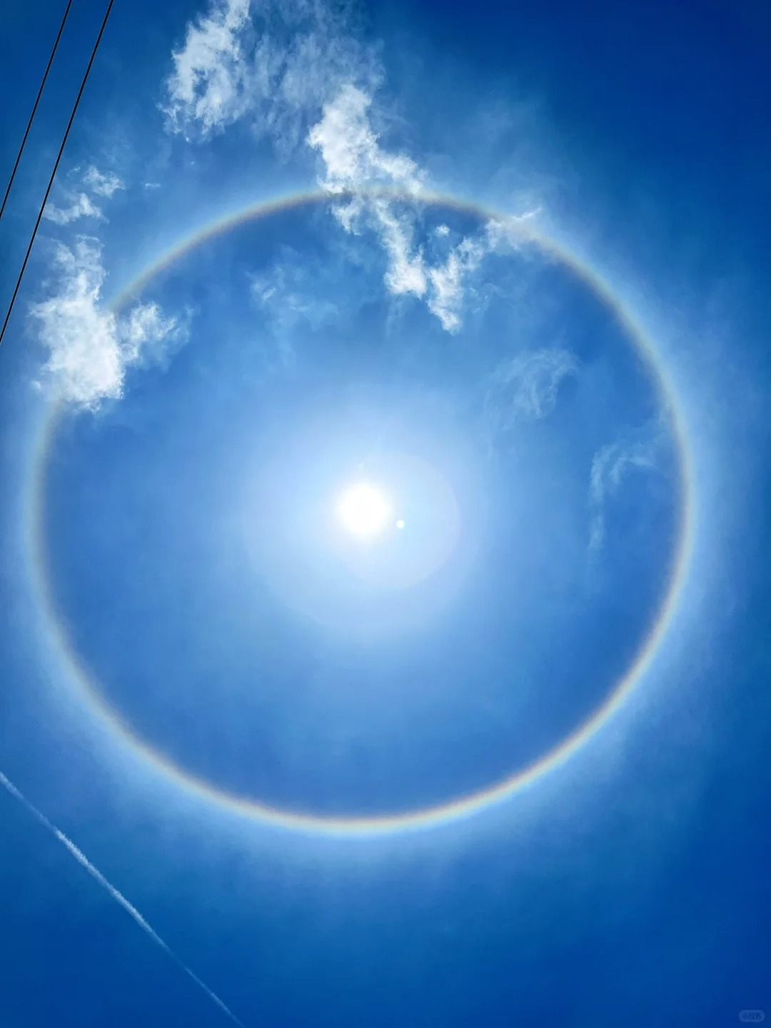 昆明📍居然是日晕！！！
今天昆明上空惊现史诗级别的日晕