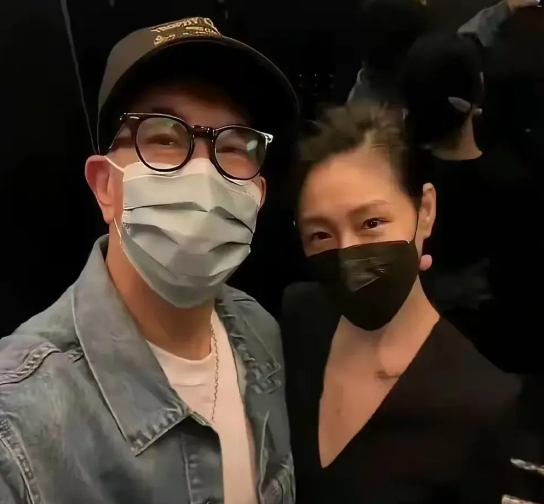听朋友透露，具俊晔似乎正打算离开台湾。
大S离世后，他留在台湾确实没太多意义。