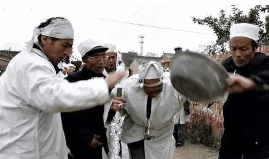 民间习俗摔丧盆诡闻
