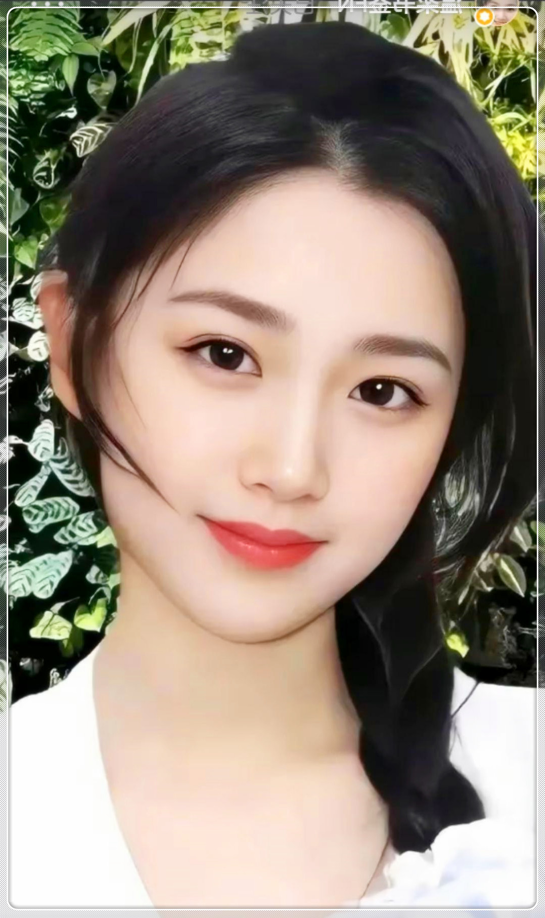 美女无疑！五官无可挑剔，颜值爆表，肌肤完美。