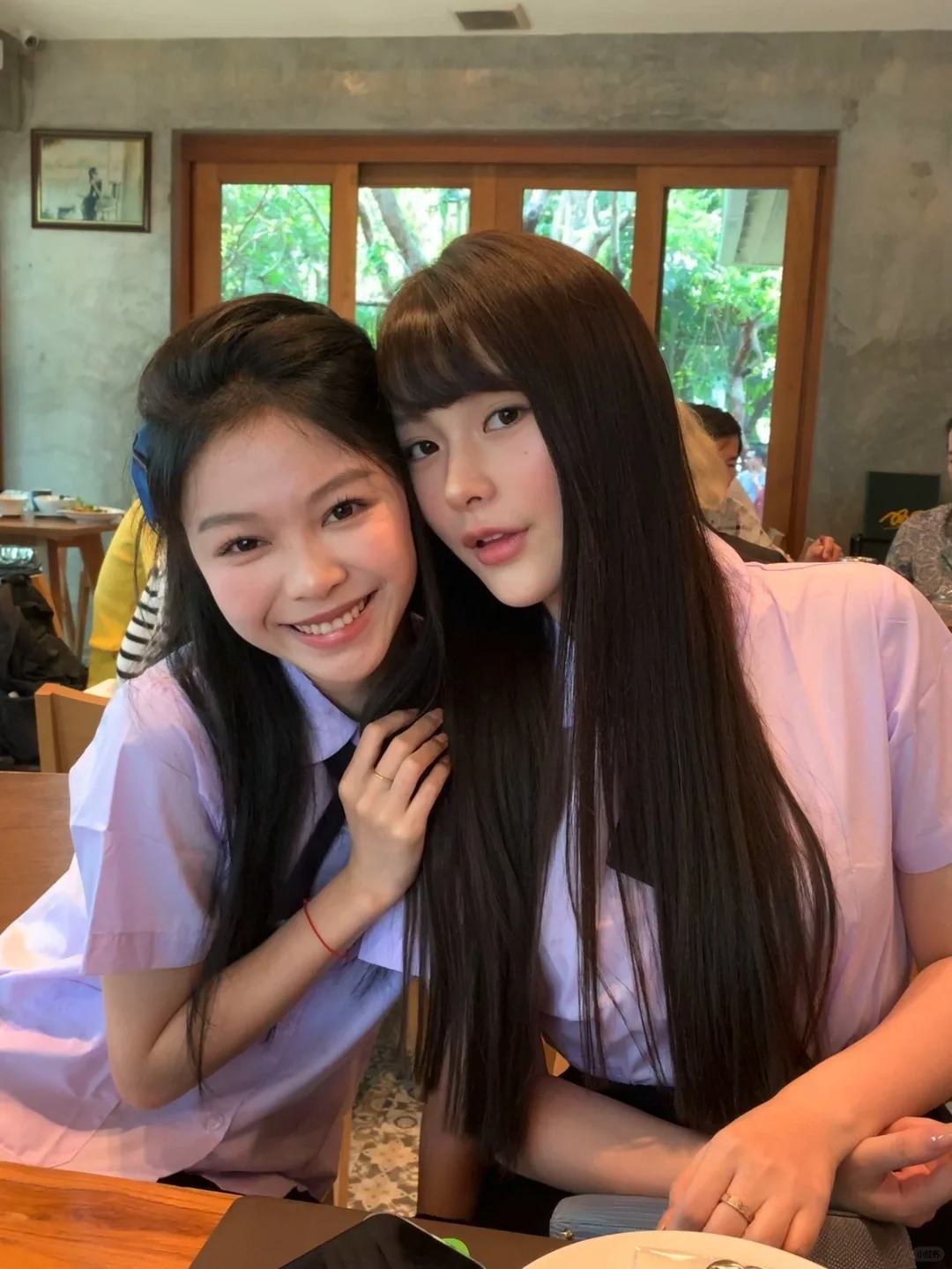 本地人都以为我们是高中生