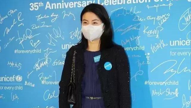 她成了霍家的团宠，霍启刚霍启山左右护法，一眼看出家庭地位
