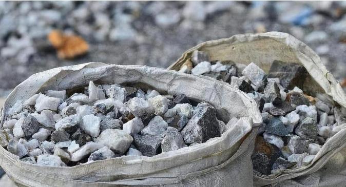 中国成功反击！在镓金属走私行动中被捕，美国供应告急，我国储量高达美国的34倍。