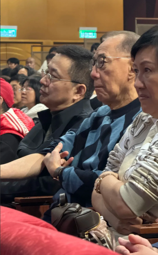 杨受成的老婆陆小曼真的是太自信了，跟老公参加活动，竟然素颜。按理说陆小曼很少出来