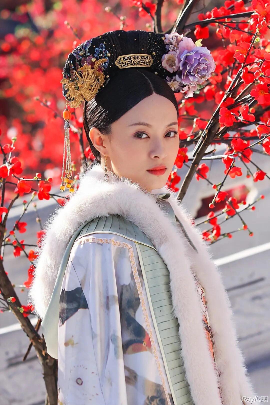 她好像真的活在清朝