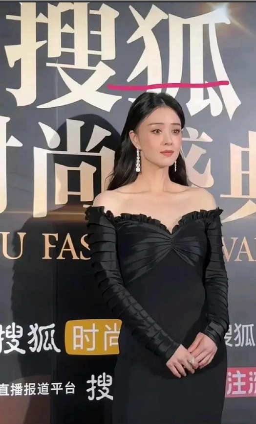 惊呆！她竟然这么矮！

线下见到她本人！怎么说呢，我直接瞳孔地震！电视上完全看不