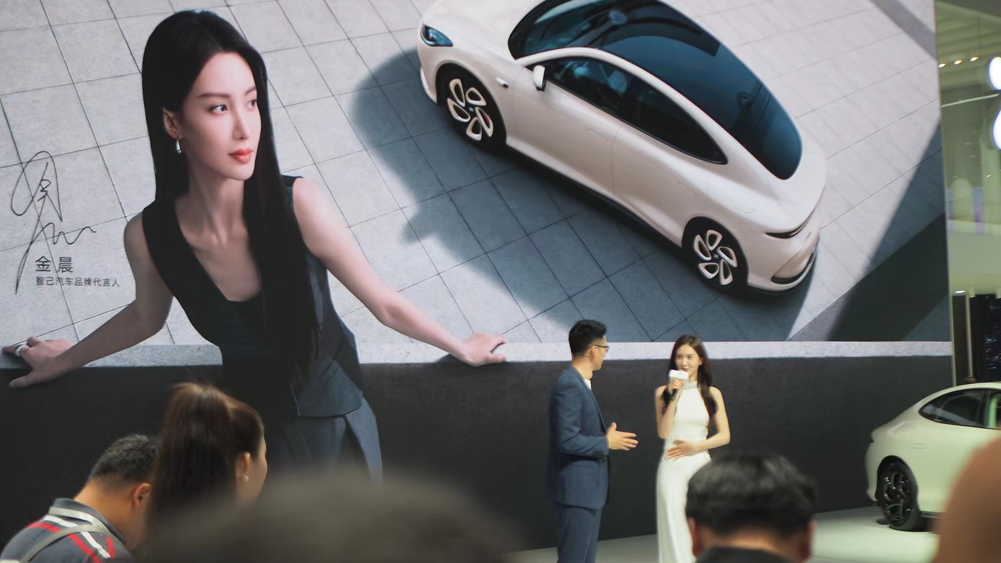 今年智己展台C位绝对是智己L6，全系5个版本：续航650至1000km+，预售价