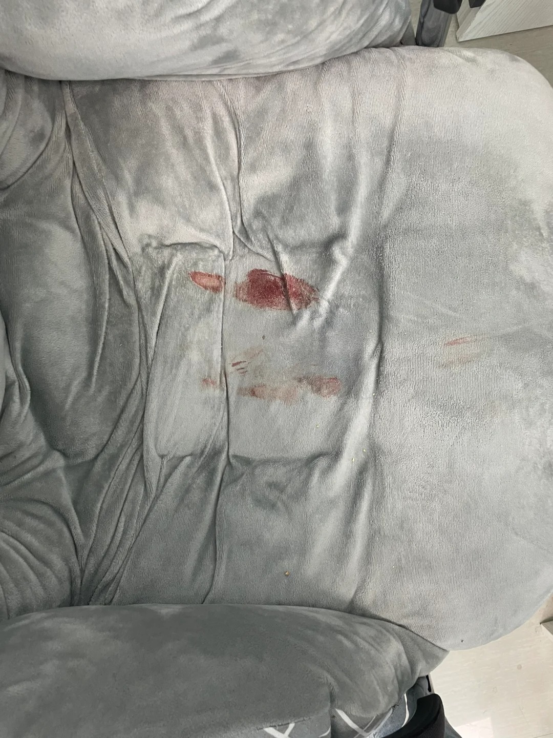 完了 这回真的完了
上了一早上班，站起来的一瞬间我就知道完蛋了，我的牛仔裤是蓝色