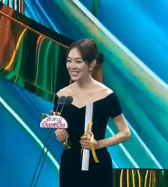 美妍闪耀白玉兰，最佳女配角实至名归