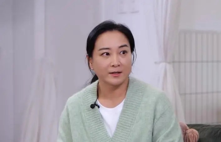  贾玲今年没能参加春晚的原因，不仅仅是一个单一的因素，而是多个方面：