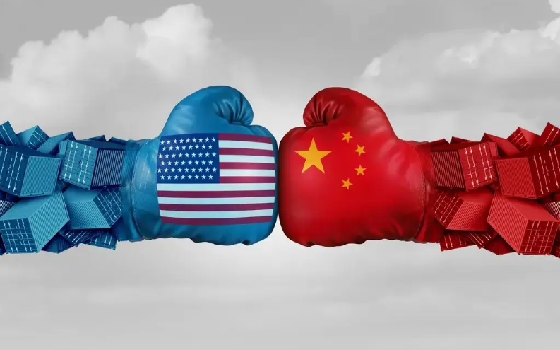 如果一味吹捧中国有多么强大，那就是不怀好意的捧杀。如果一味的说美国有多么衰落，那