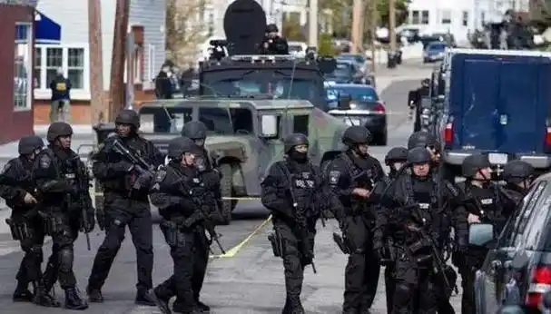 2025年2月2日，一份高度机密的政治风险评估报告揭示了令人不安的历史重叠现象。