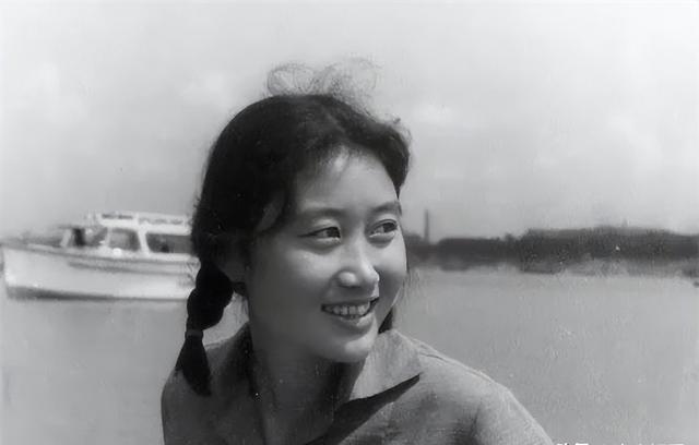 谢小沁是谢富治唯一的女儿，她晚年过着低调平静的生活，很少参加公开活动，一个人活得
