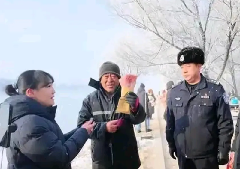 大反转来了！吉林大爷“救助”重庆女游客一事，扒出了几个重要细节！

原来，大爷是