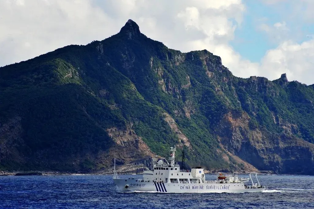 嫌中日关系螺旋下滑不够？日本强闯钓鱼岛挑衅，我方机关炮登场！自从参加了美日菲三边