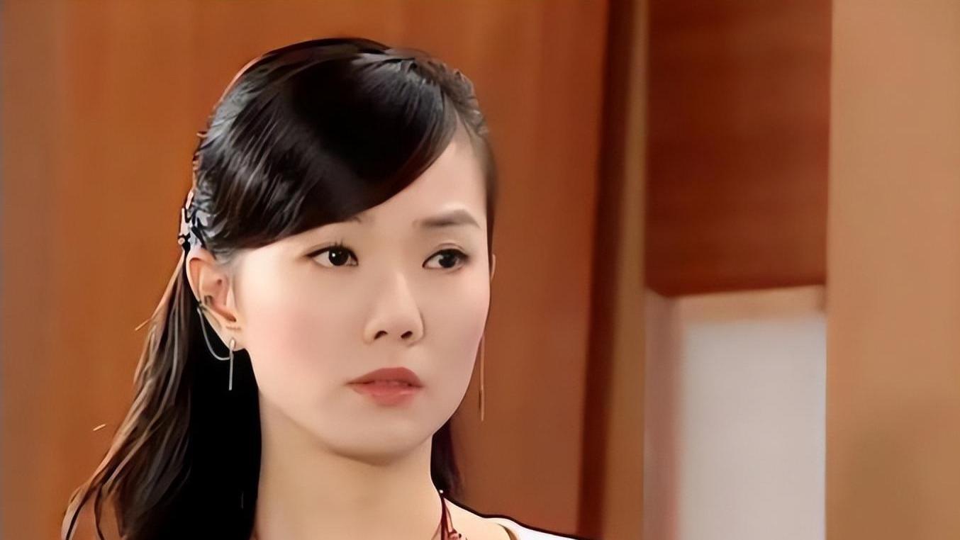 冻龄女神谢金燕：51岁似少女，《意难忘》婷婷戏外人生更心碎