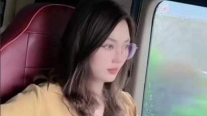 35岁美女货车司机自称月入6万，跑车7年已买别墅，生活照片曝光，引网友质疑