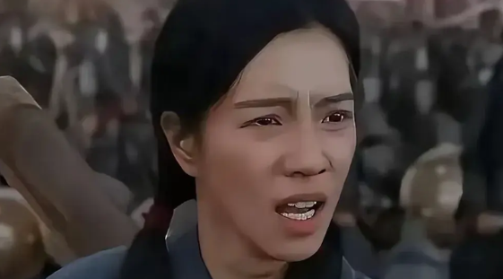 资源咖真的太可拍了，第一眼你看到了什么，她竟然是徐克导演新片的女主角，这位扮演黄