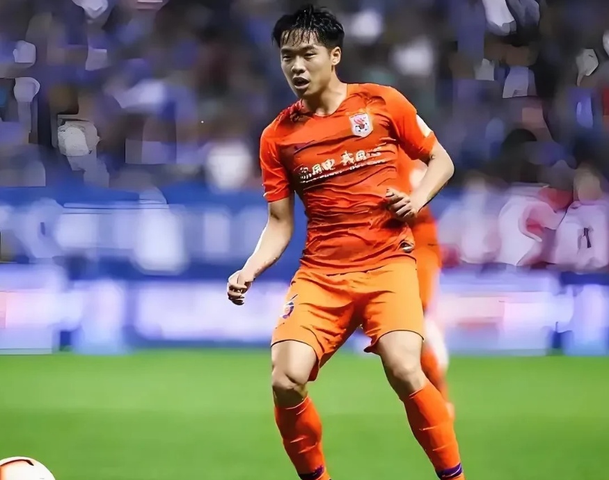 段刘愚，青岛西海岸的新宠，山东泰山的遗憾。

段刘愚这类型的球员在中超都不怎么受