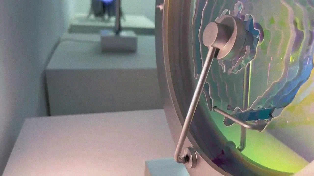 央美毕业展第四天，我的毕设被人干碎了😢
希望来看展的人知道，没有标明能碰的展品