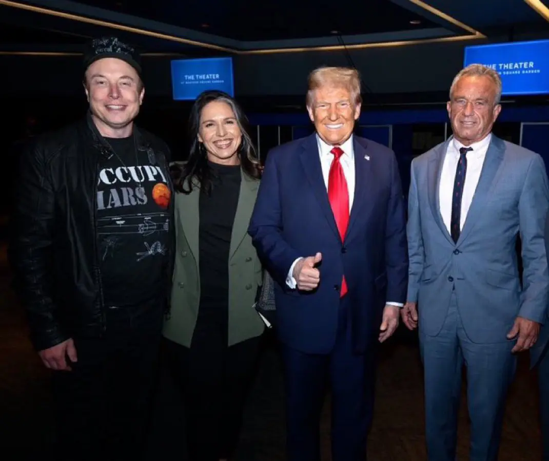 四个人中有三个人曾经是民主党人，民主党是左翼政党，我说过，左翼是一种精神疾病，无