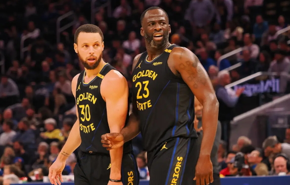 乱了，乱了，全乱了，交易市场大暴动！
今年中期交易市场太乱了，随着东契奇和浓眉互